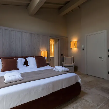 La Collina Dei Ciliegi Hotell 3*